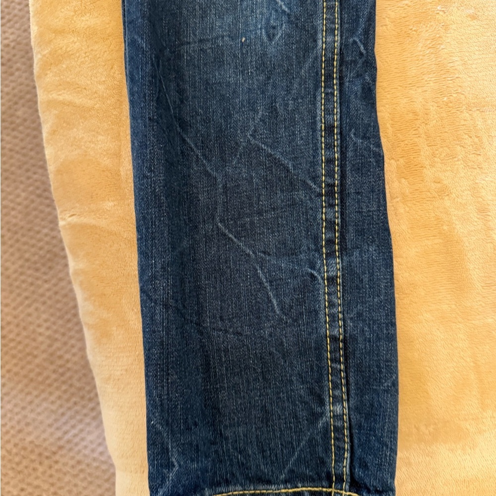 Levi's Boy’s Slim Fit Distressed Denim Jeans - Picture 4 of 8